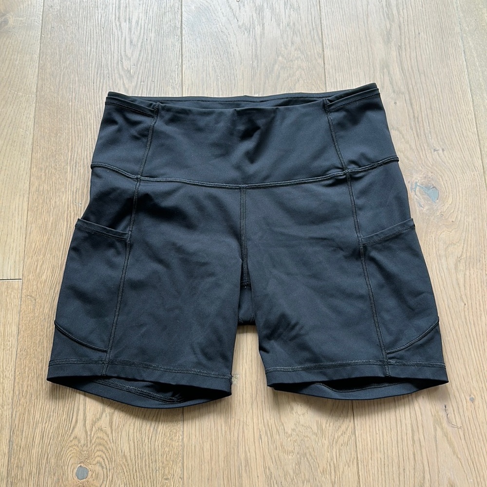 lululemon Align High-Rise Short with Pockets 6", size 8, Black